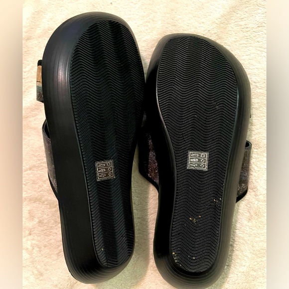 Pug woman’s sandals size 8 1/2 M - Picture 3 of 6